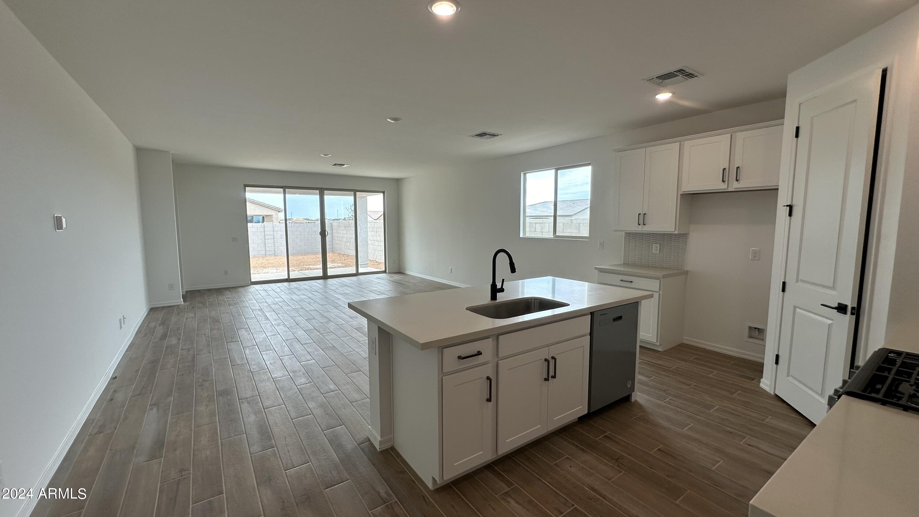 4111 E Bradford Avenue