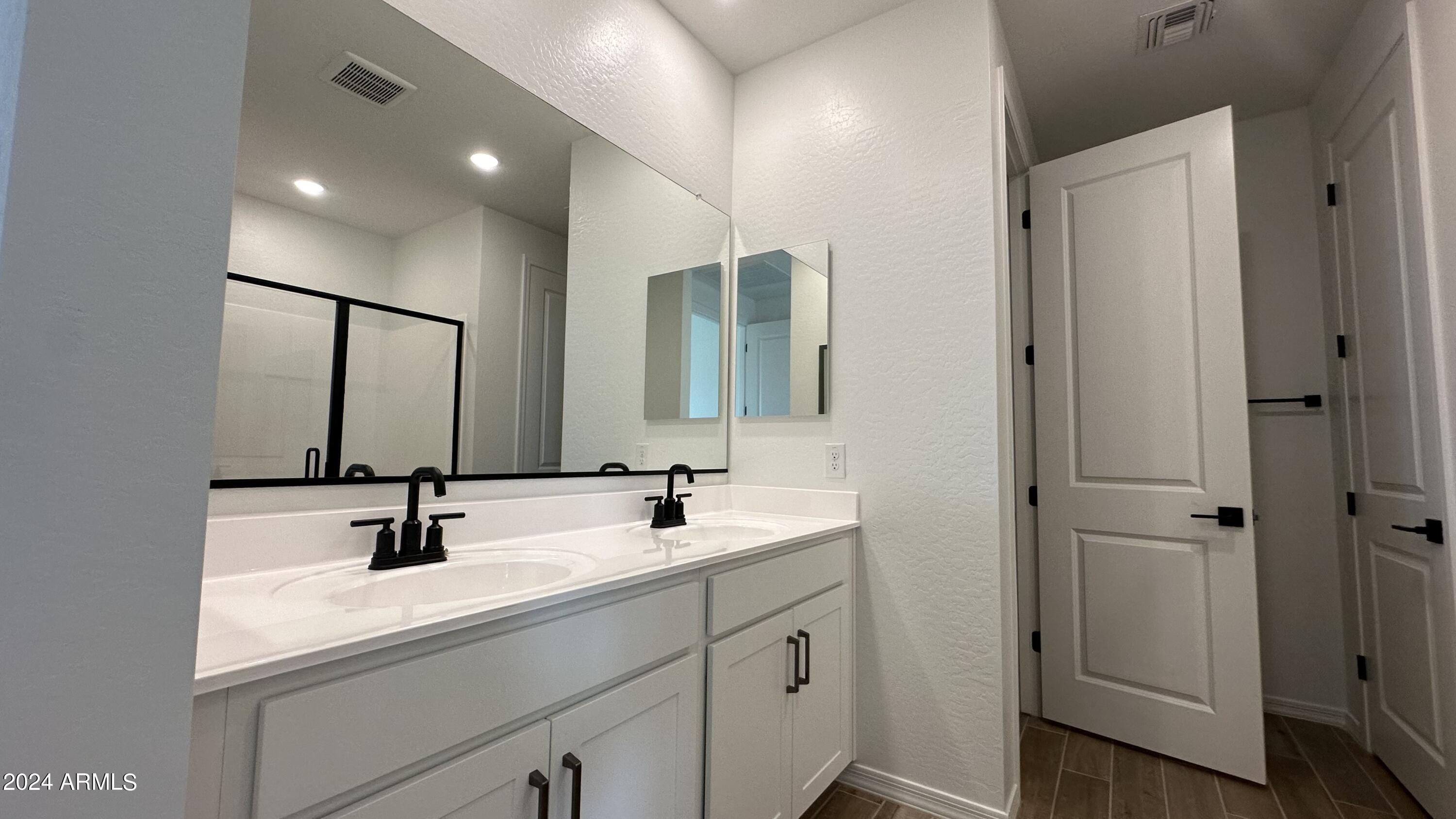 4111 E Bradford Avenue