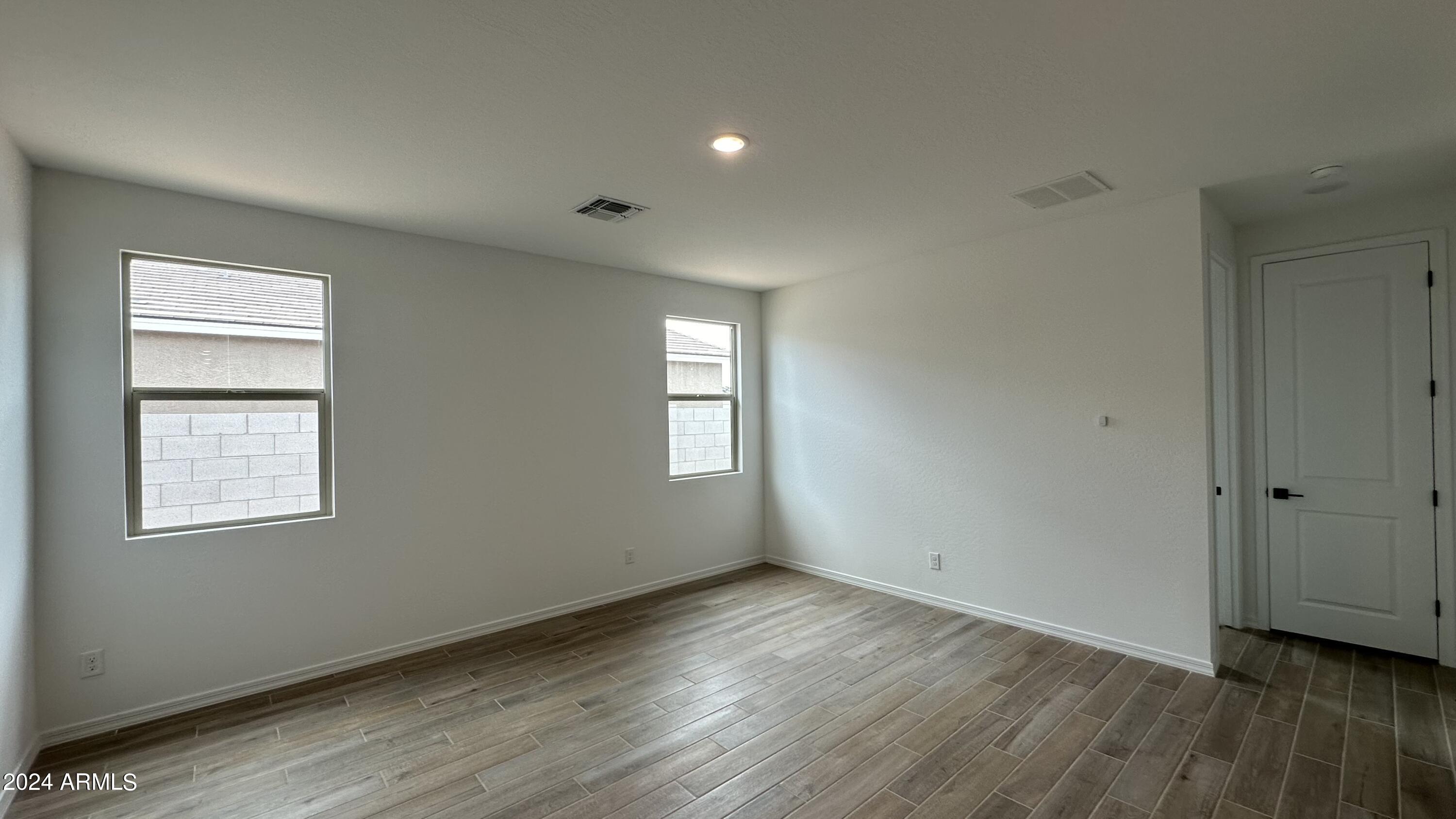 4111 E Bradford Avenue