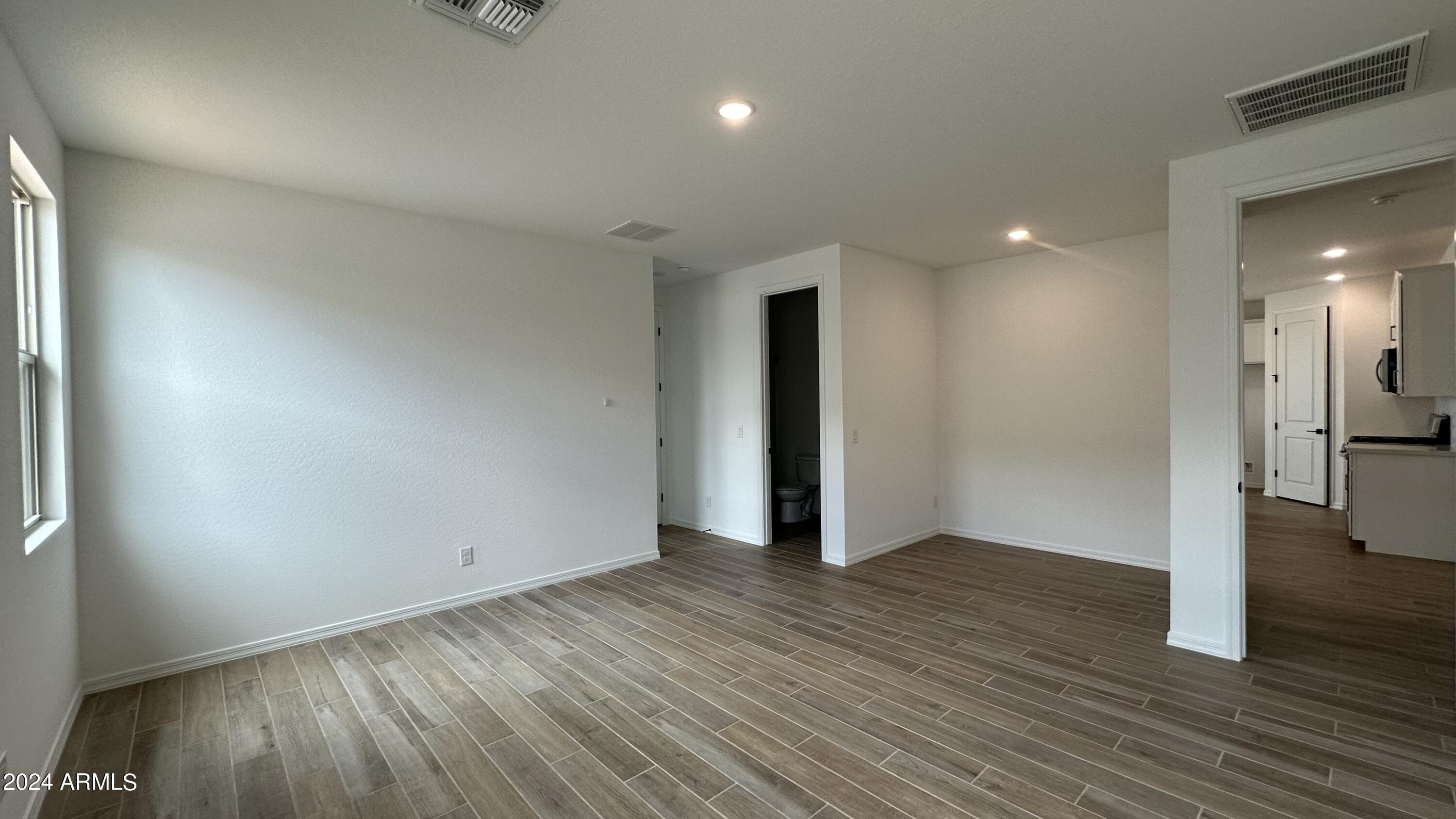 4111 E Bradford Avenue