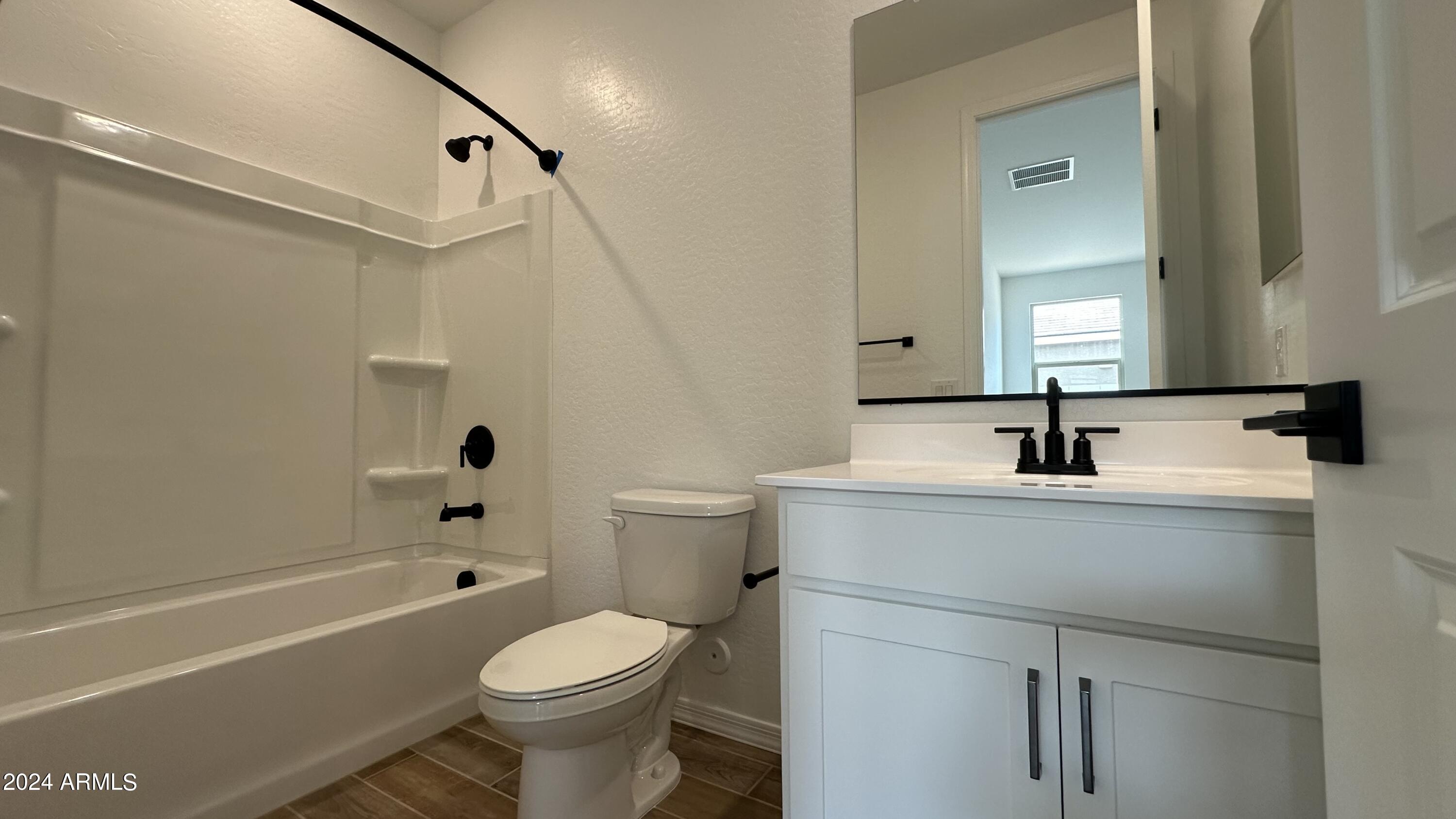 4111 E Bradford Avenue