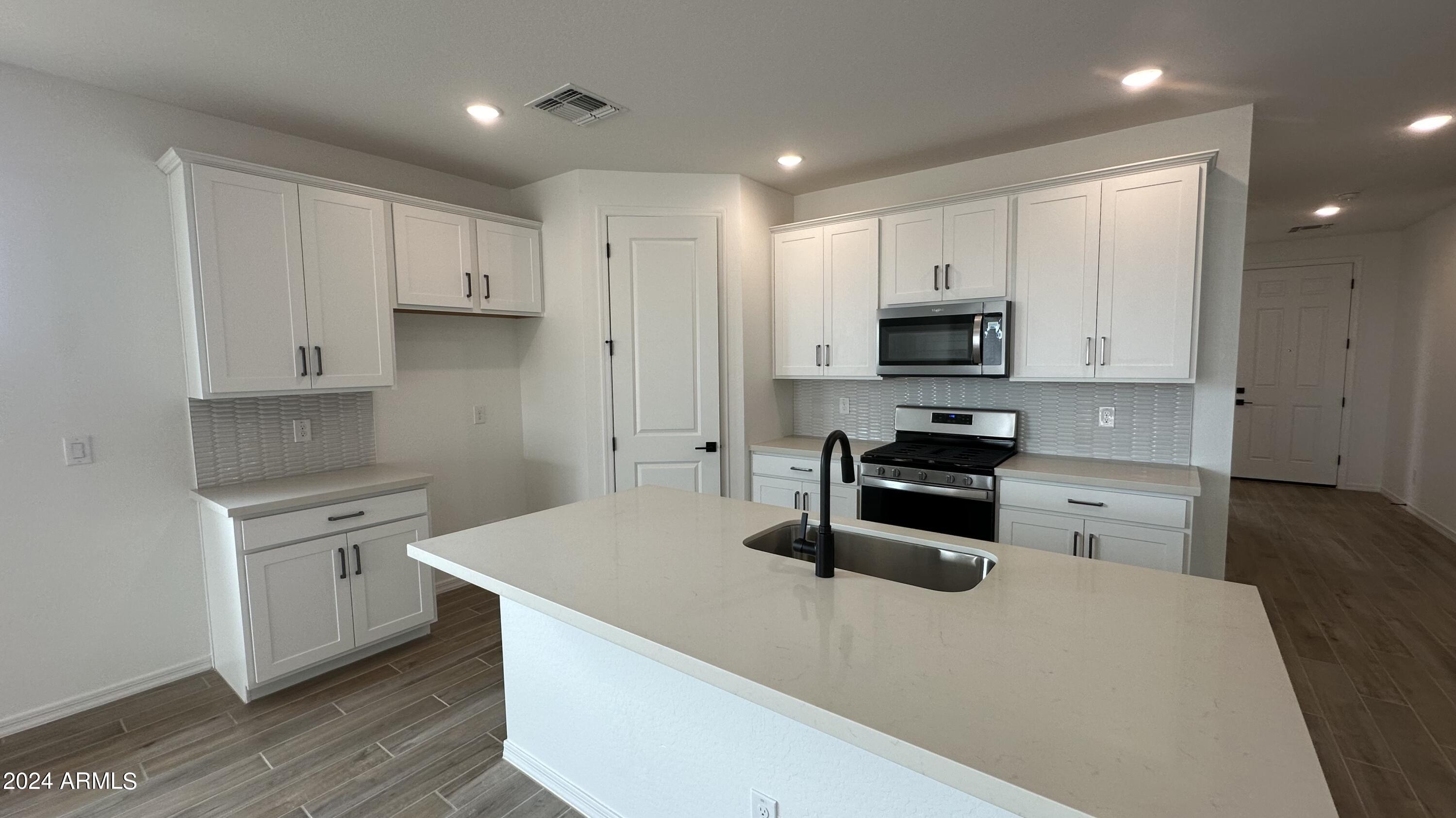 4111 E Bradford Avenue