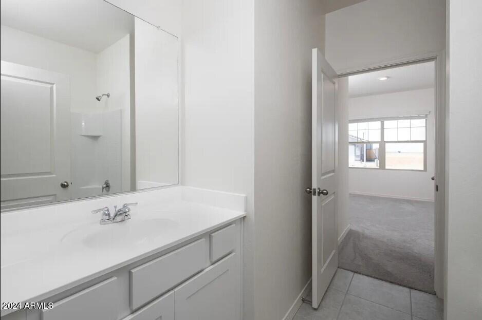 4236 E REYNOLDS Drive