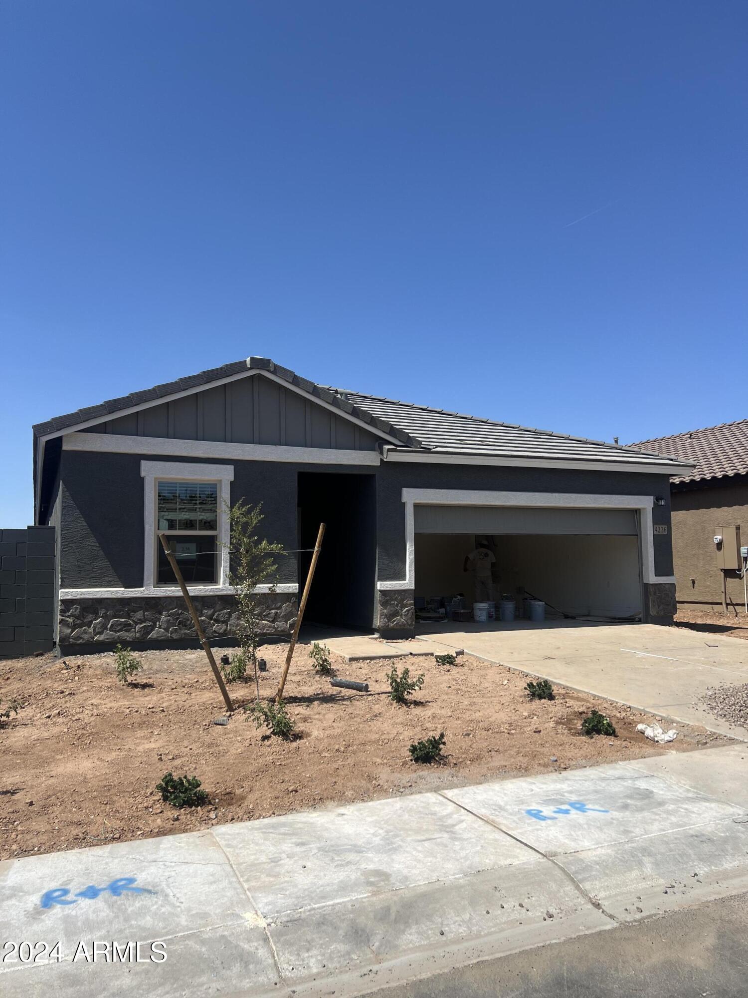 4236 E REYNOLDS Drive