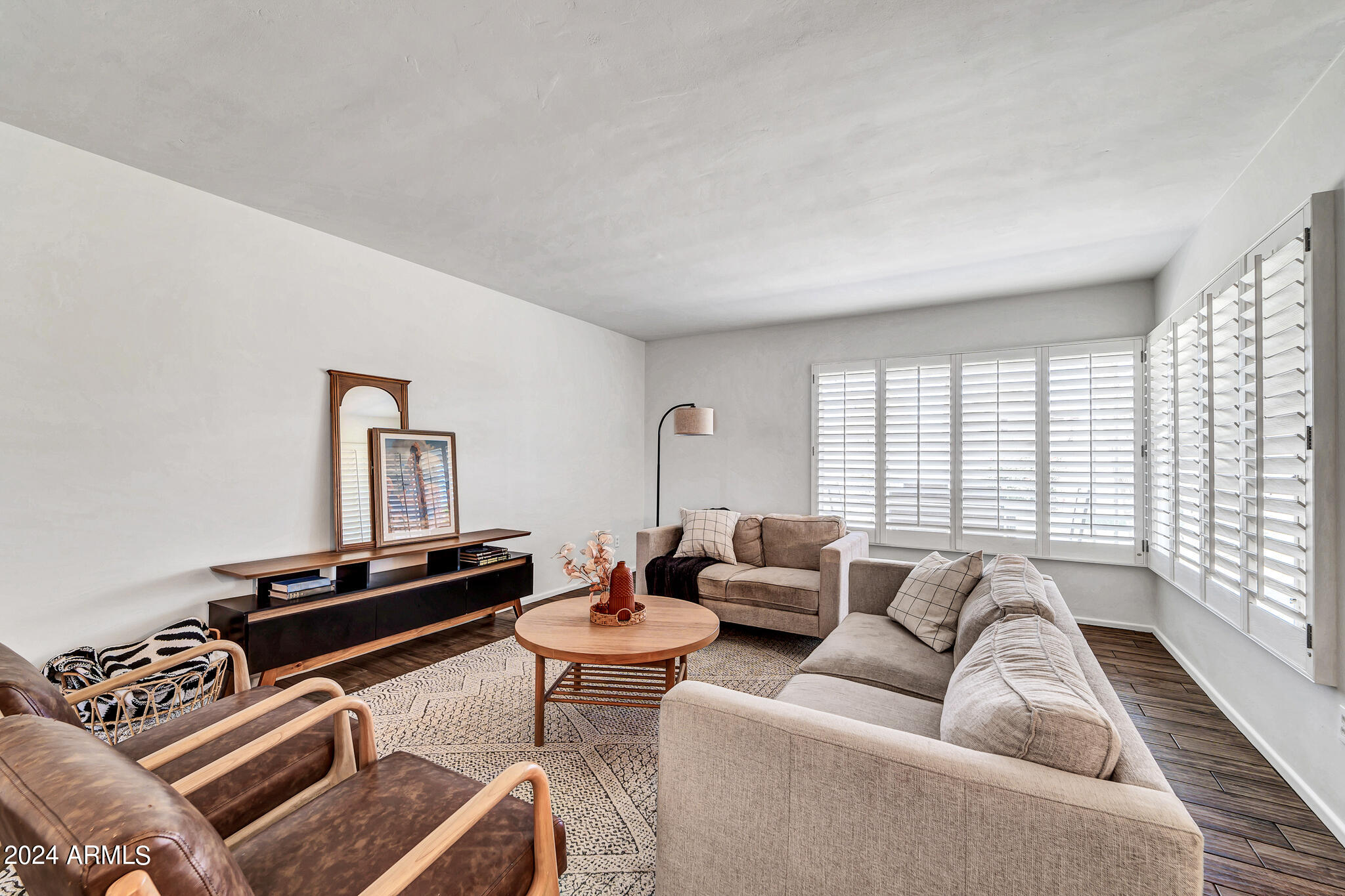 2038 W CAMPBELL Avenue