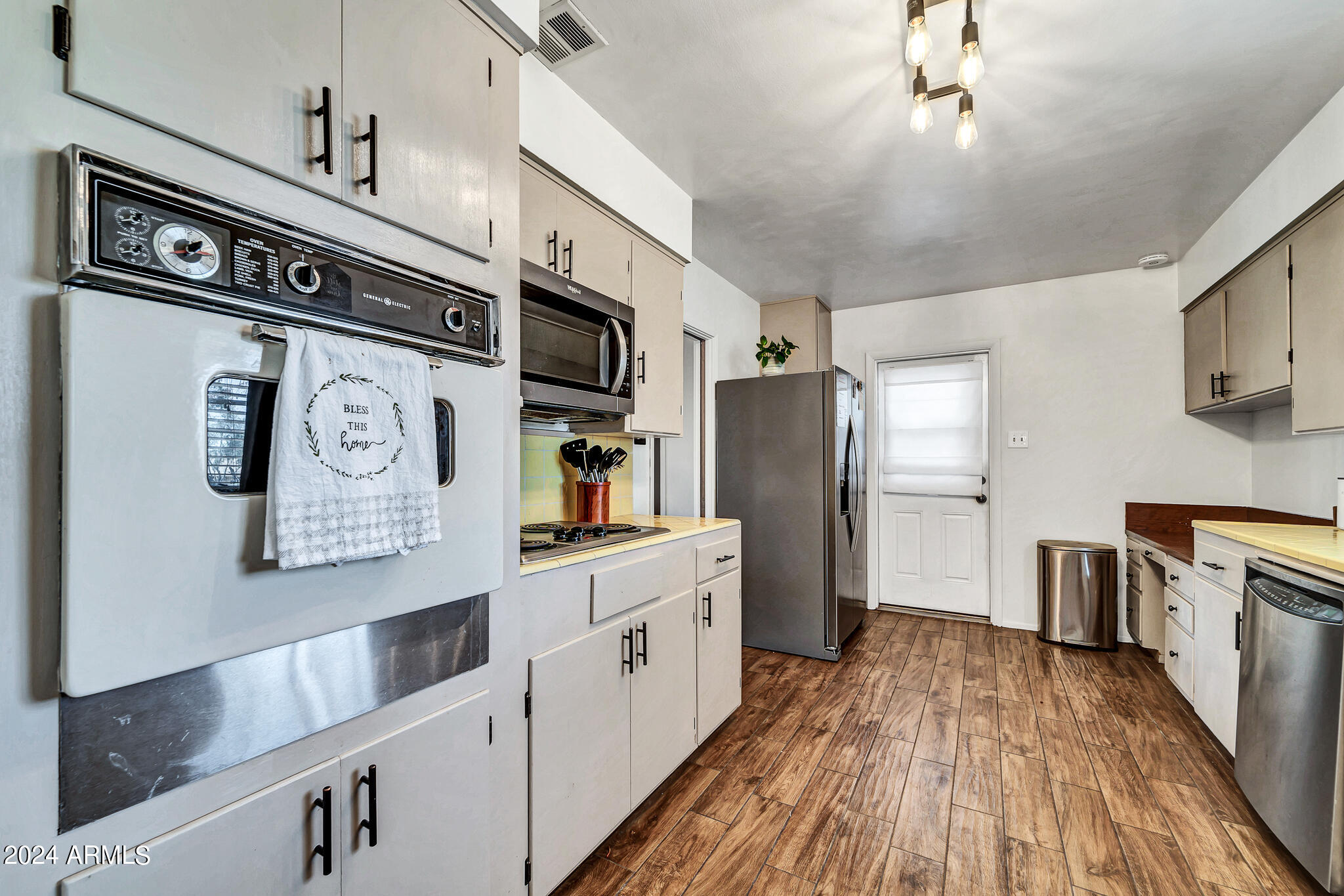 2038 W CAMPBELL Avenue