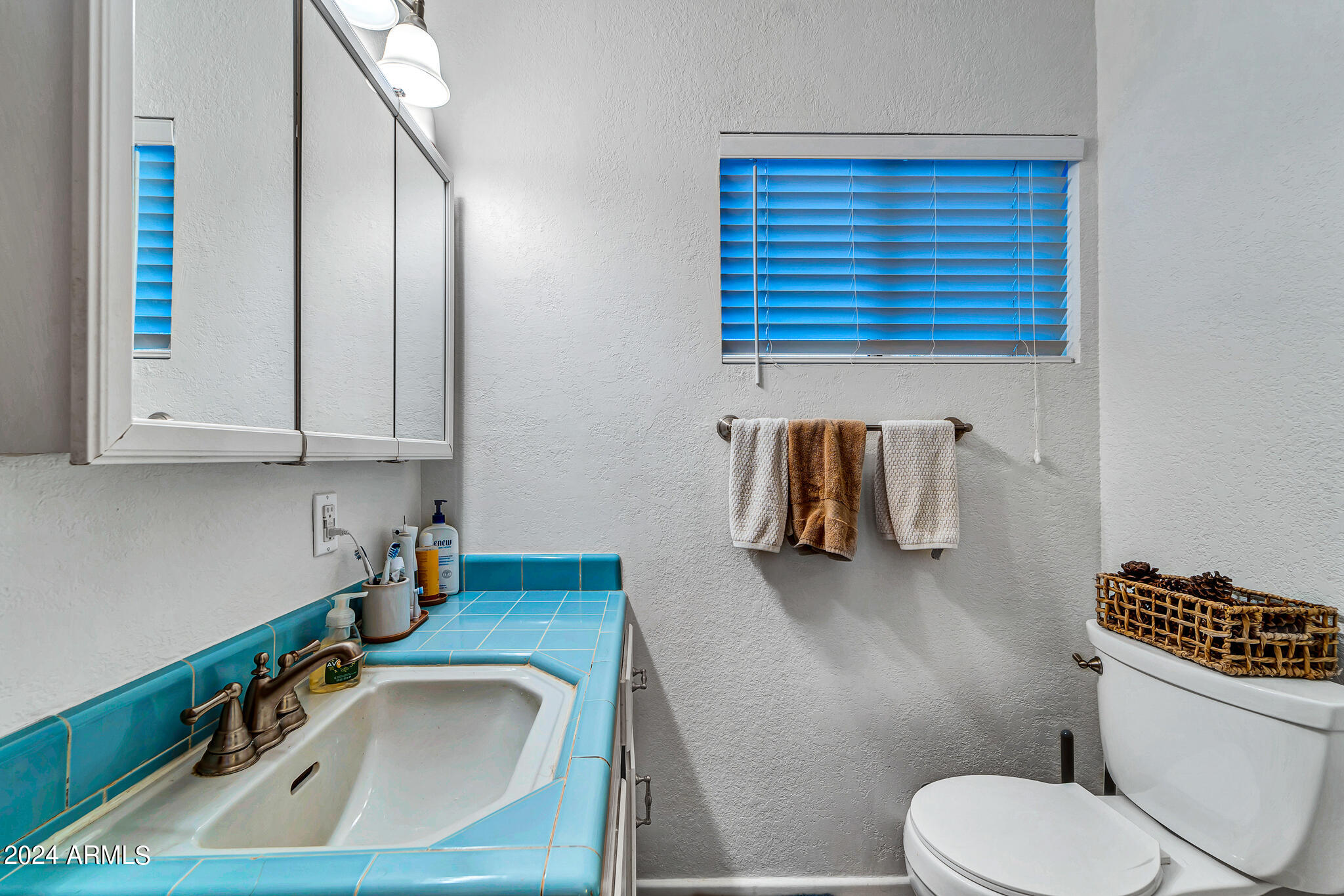 2038 W CAMPBELL Avenue