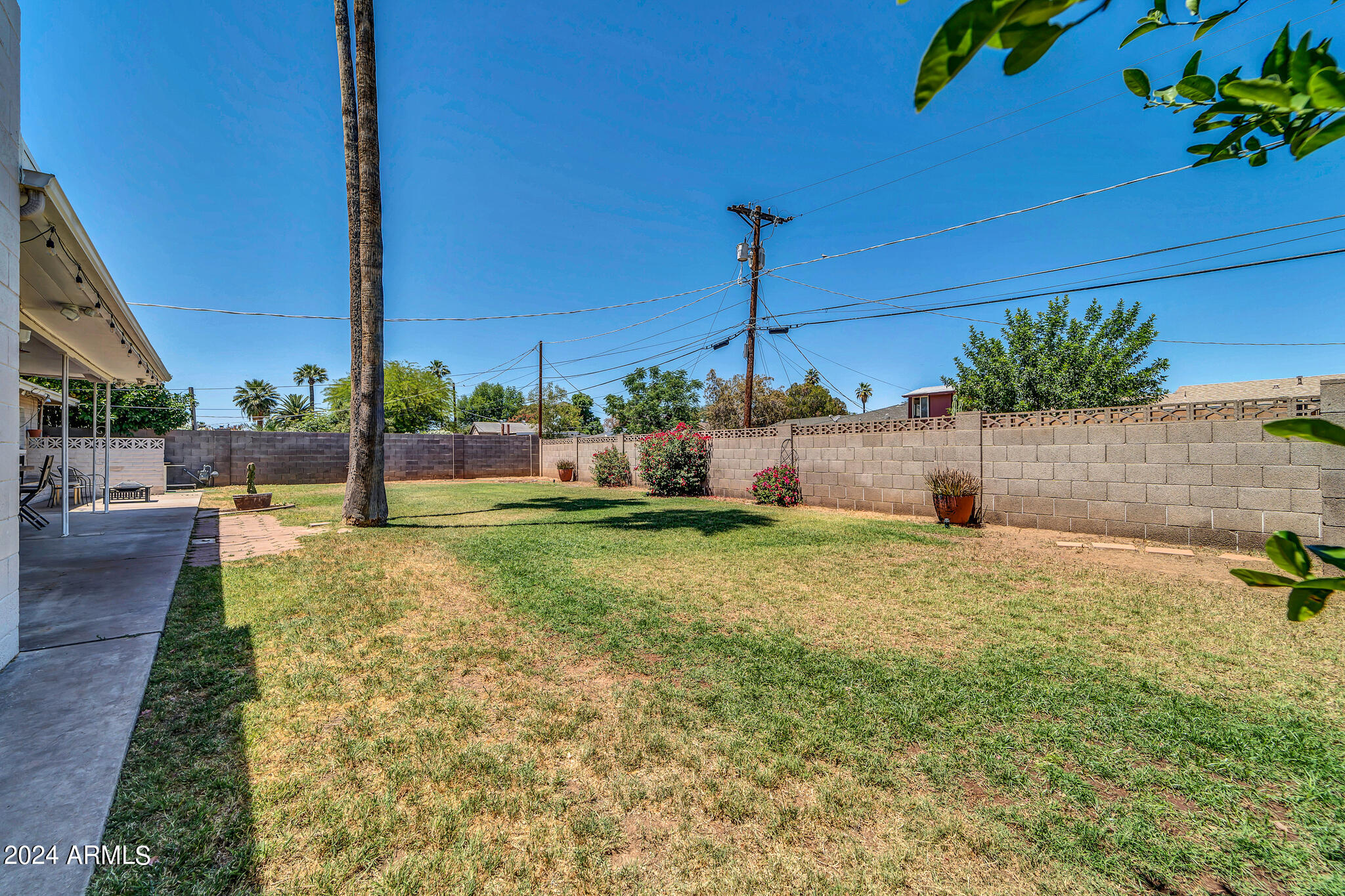 2038 W CAMPBELL Avenue