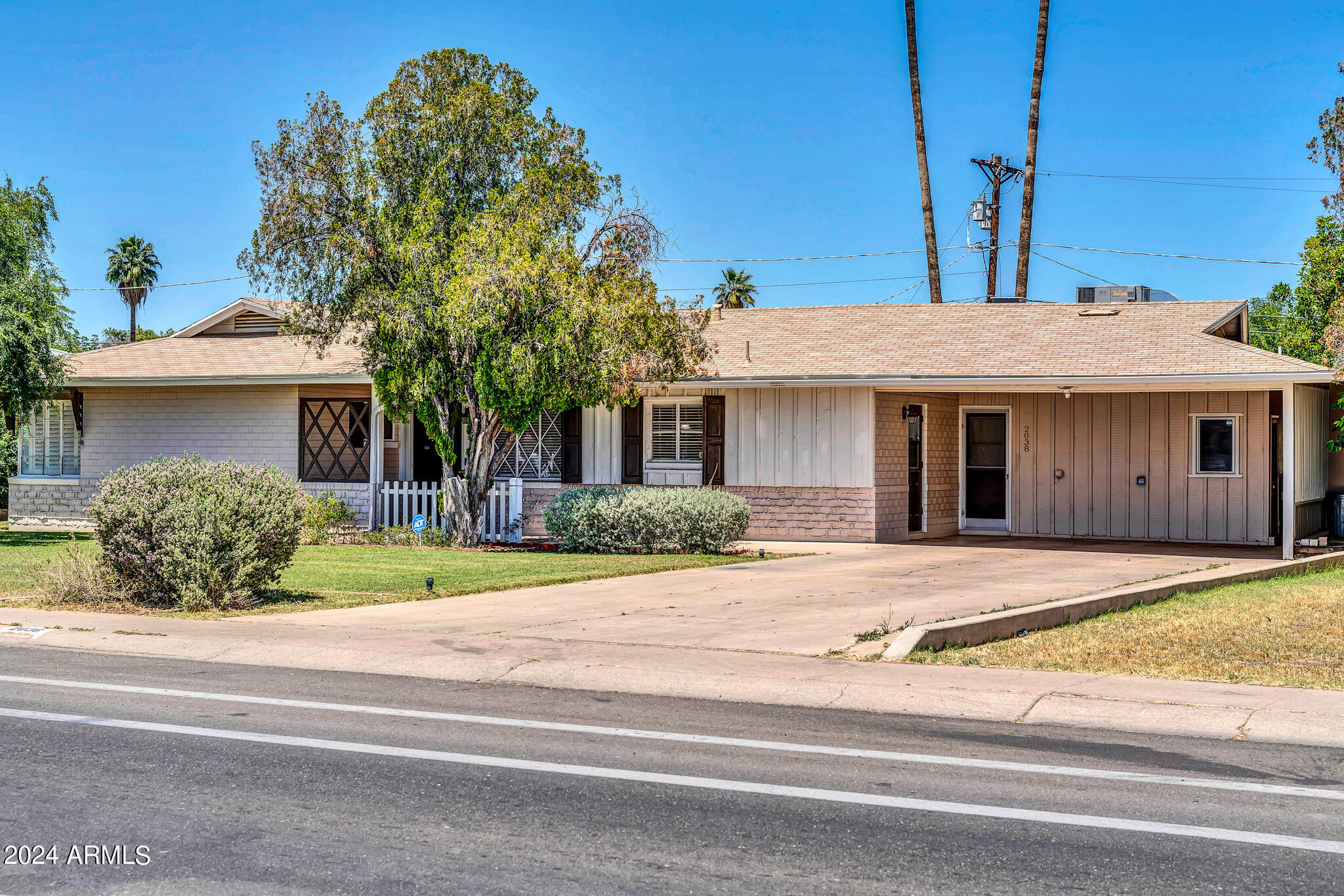 2038 W CAMPBELL Avenue