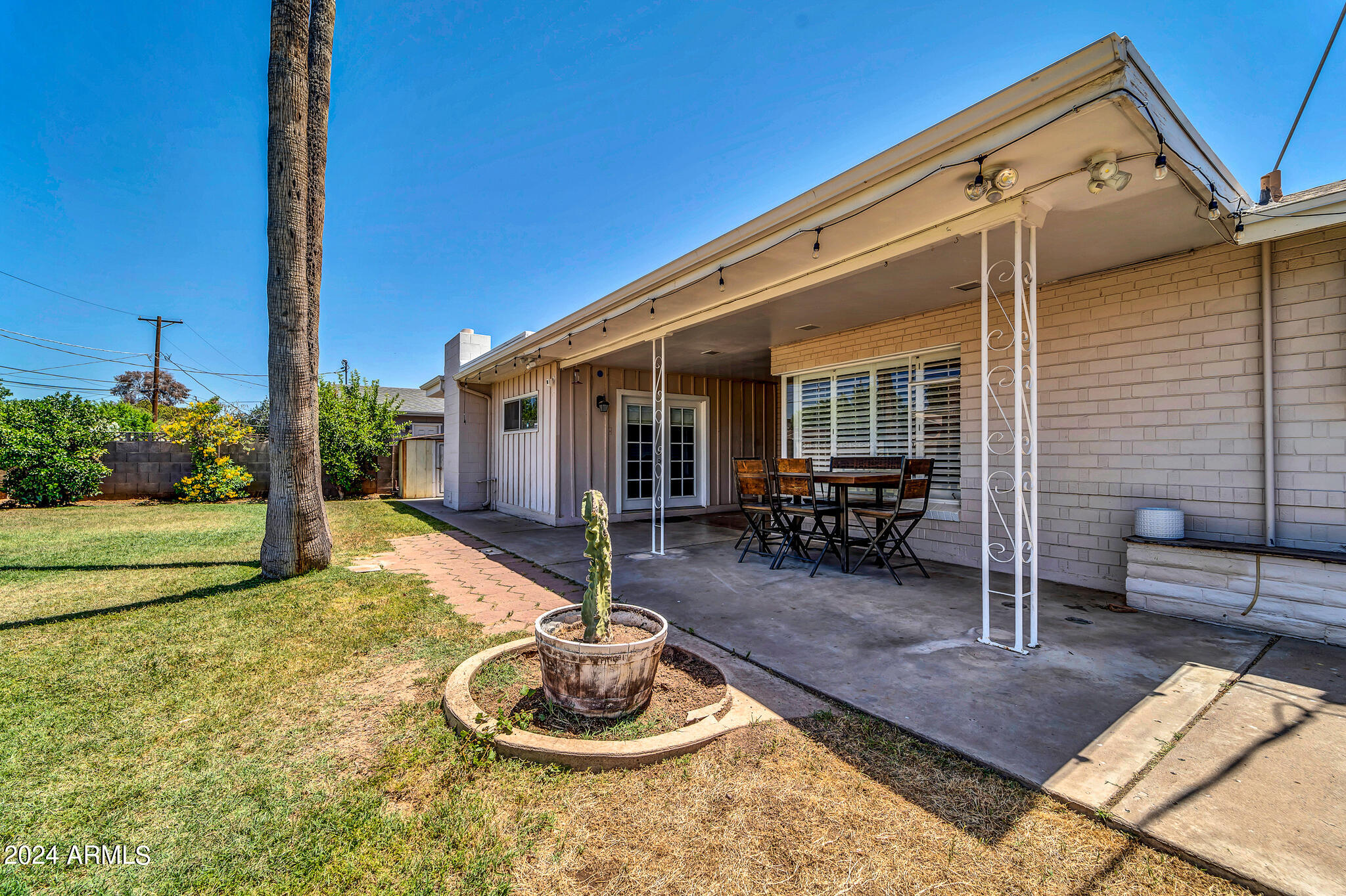 2038 W CAMPBELL Avenue