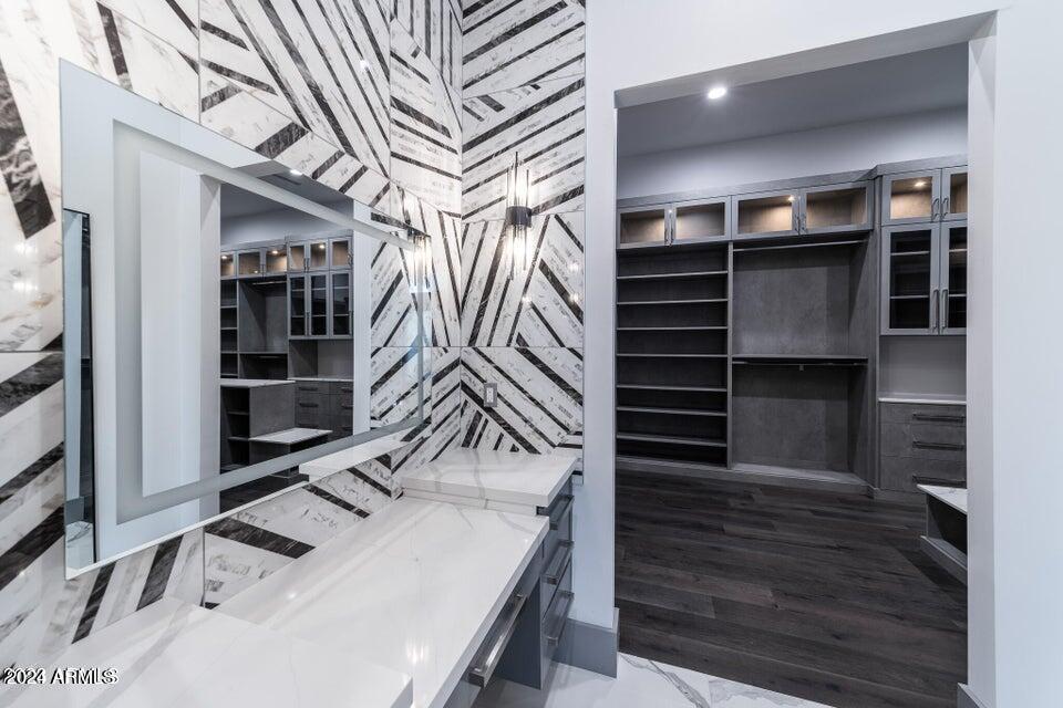 5006 E MOUNTAIN VIEW Road