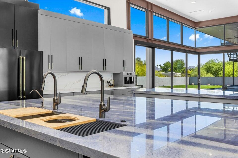 5006 E MOUNTAIN VIEW Road