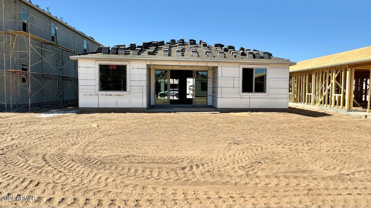 22896 E ROUNDUP Way