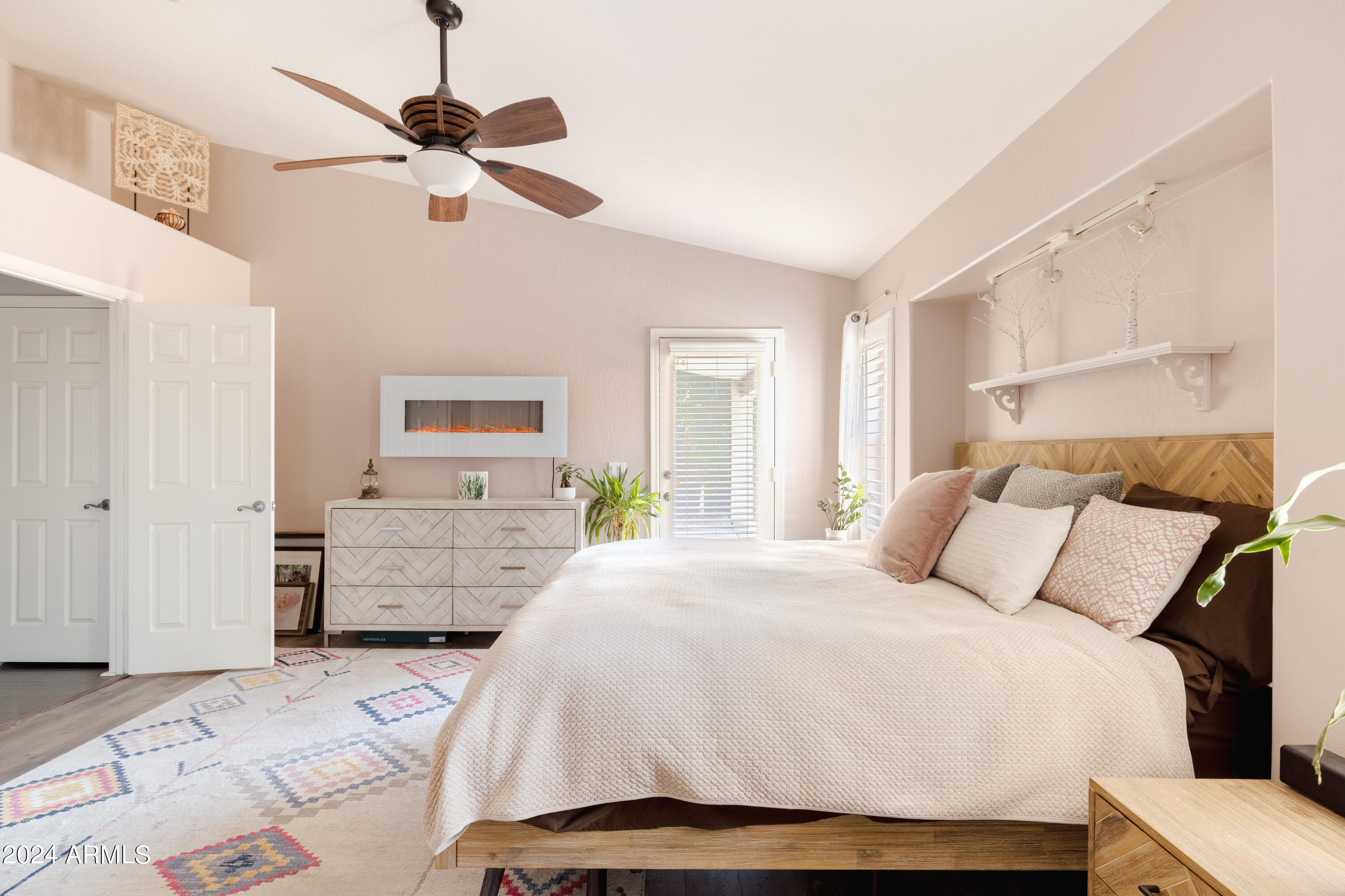 1233 E SEA GULL Drive