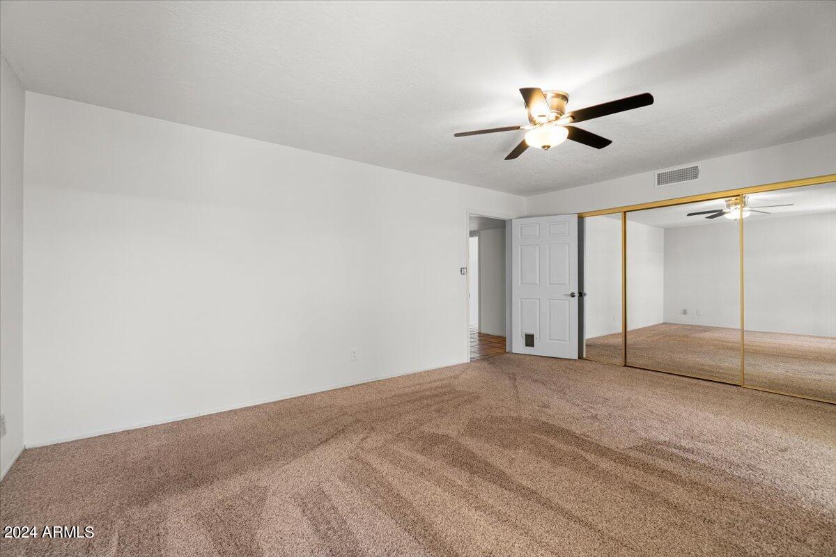 3524 W PARADISE Lane