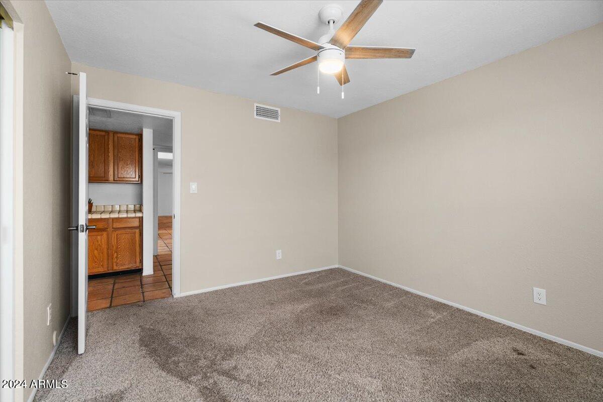 3524 W PARADISE Lane