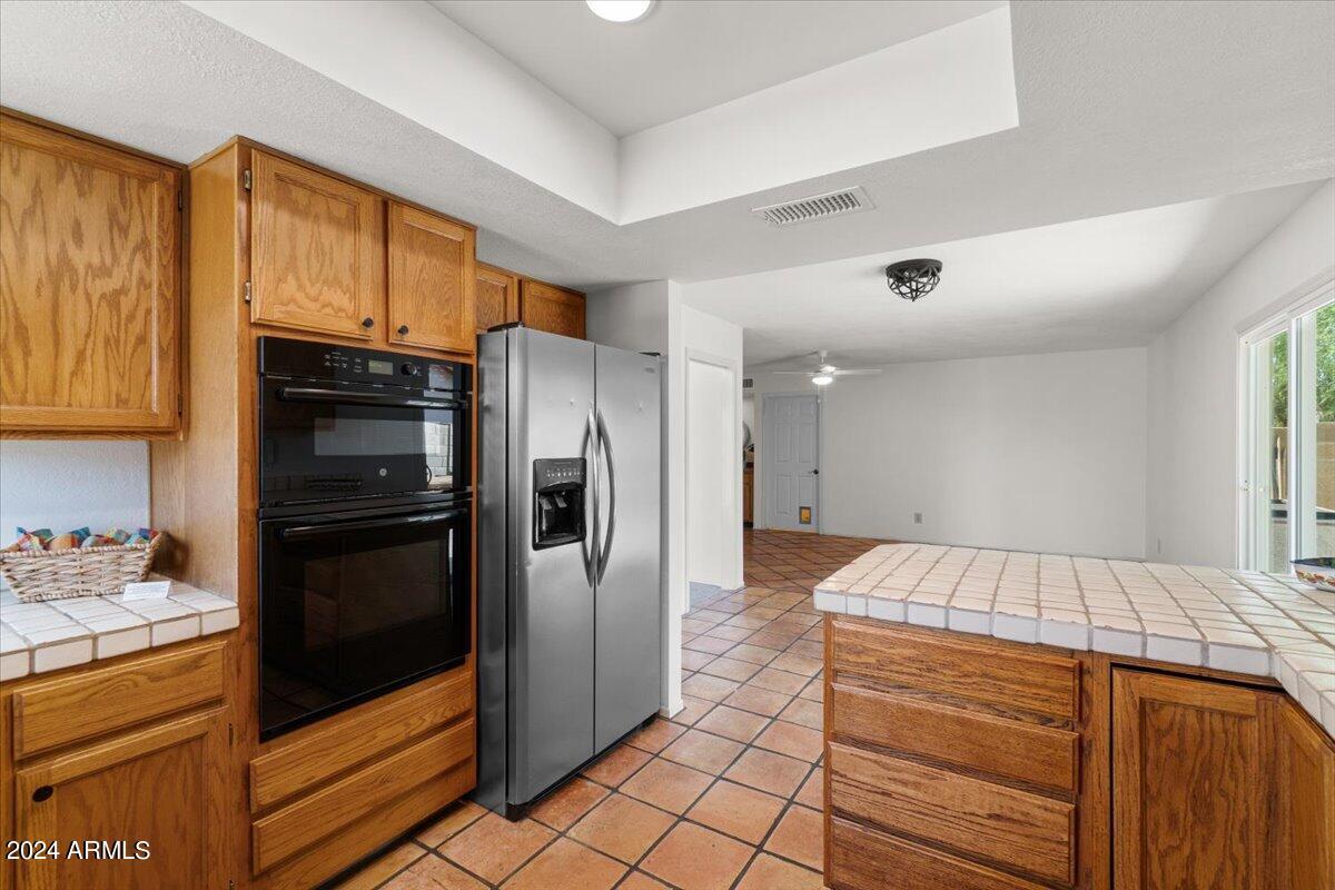 3524 W PARADISE Lane