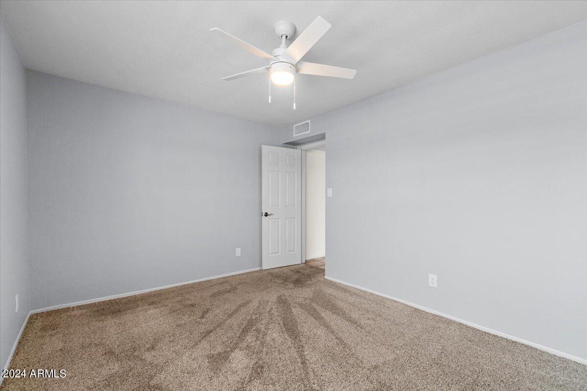 3524 W PARADISE Lane