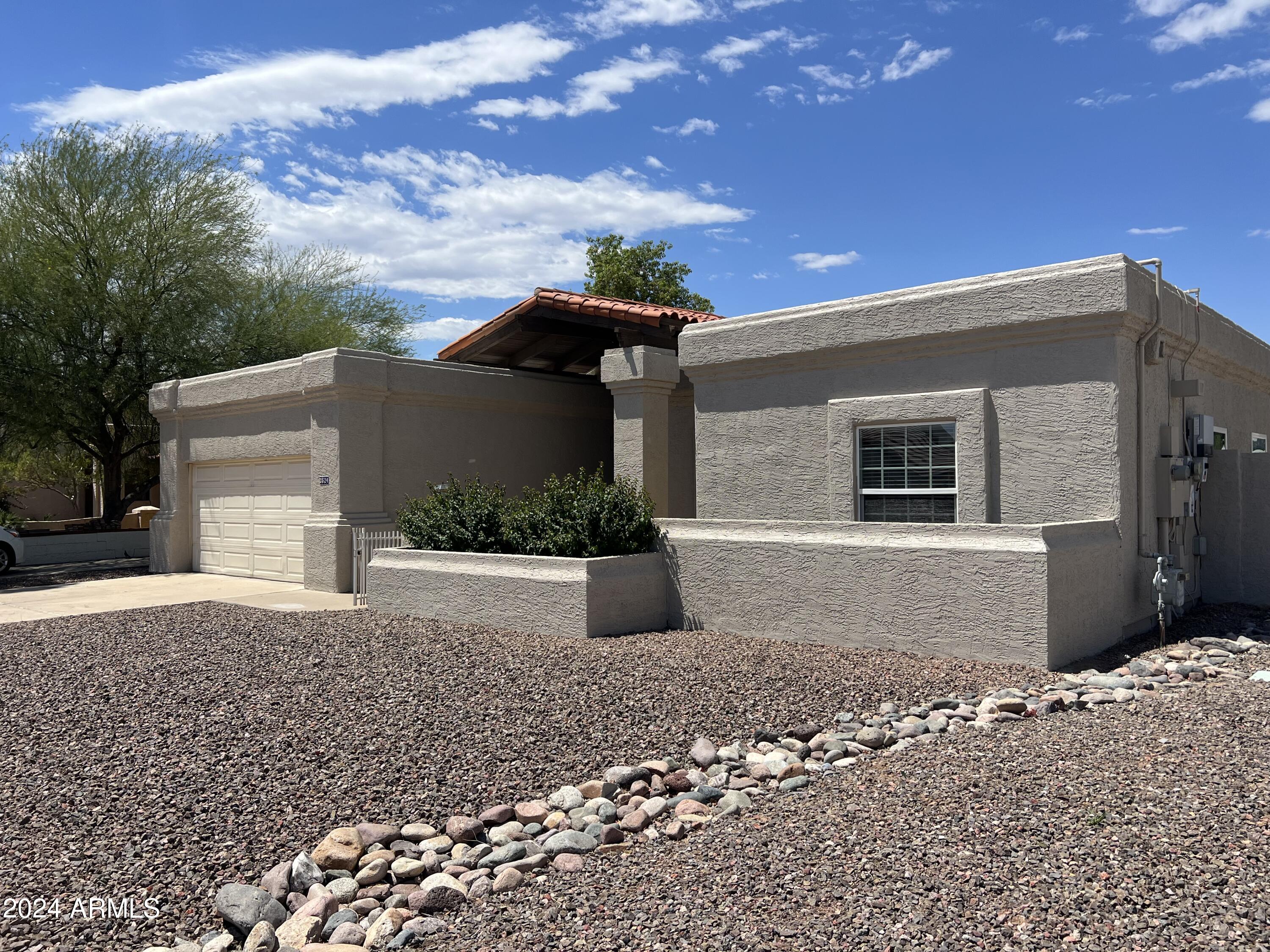 3524 W PARADISE Lane