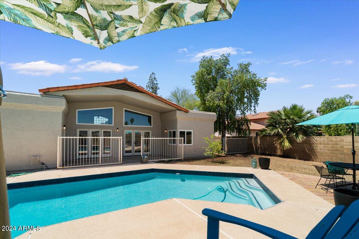 3524 W PARADISE Lane