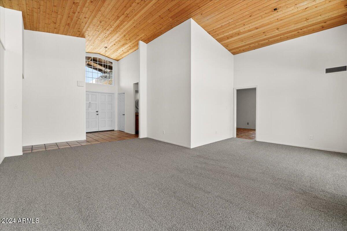 3524 W PARADISE Lane