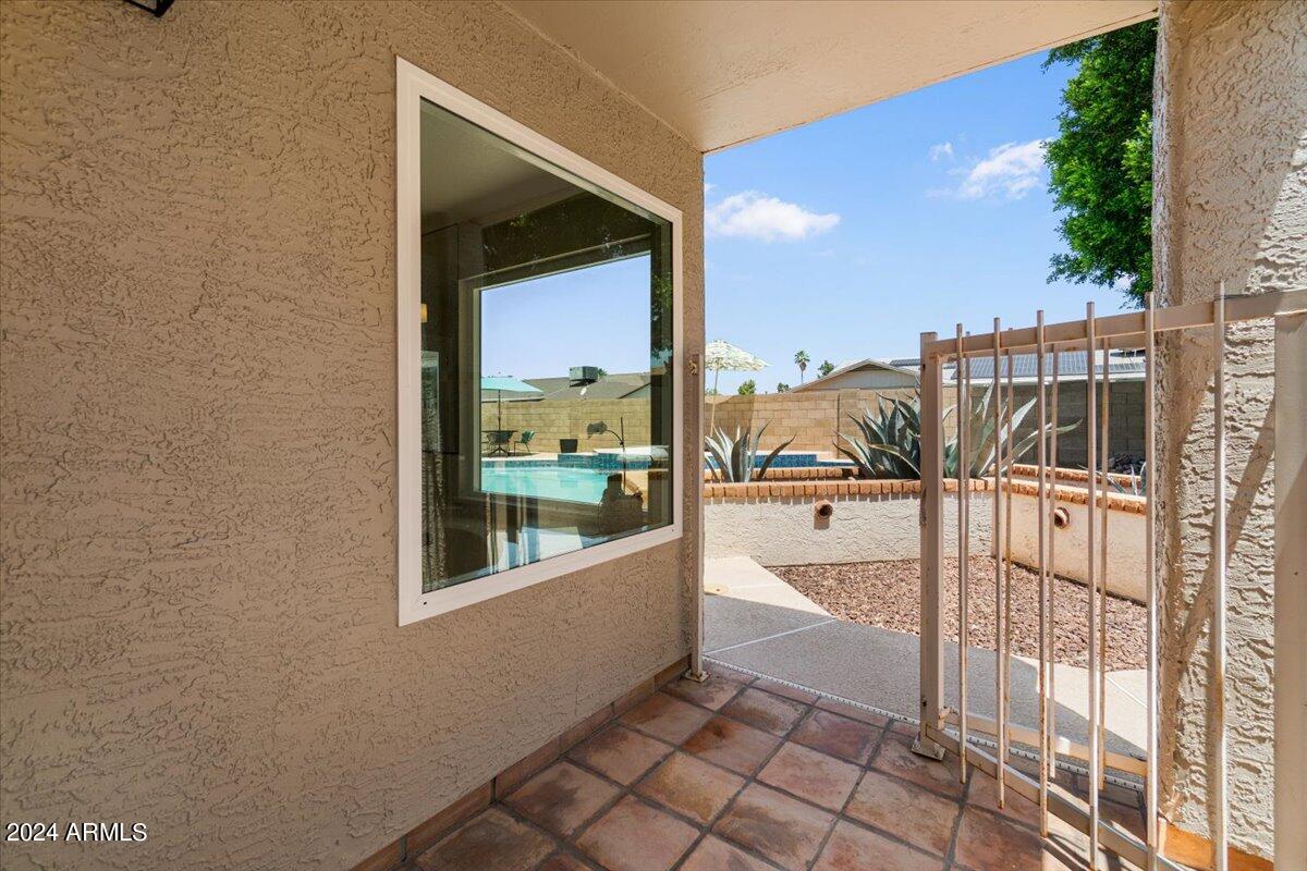 3524 W PARADISE Lane