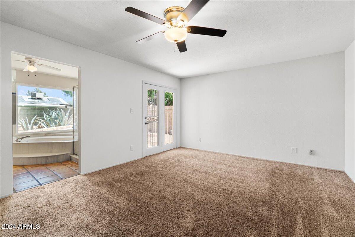 3524 W PARADISE Lane