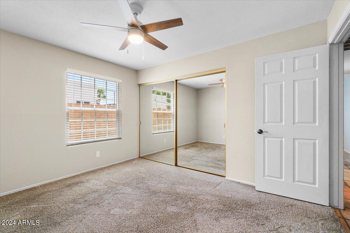 3524 W PARADISE Lane