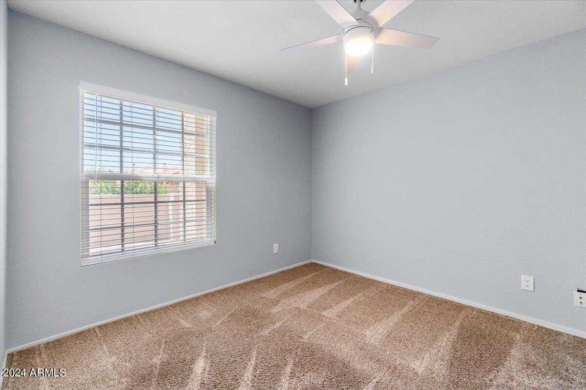 3524 W PARADISE Lane