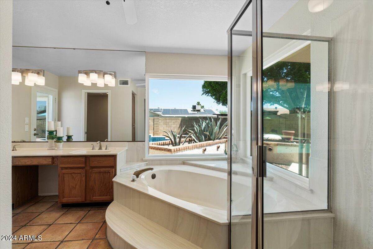 3524 W PARADISE Lane