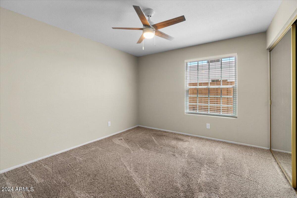 3524 W PARADISE Lane