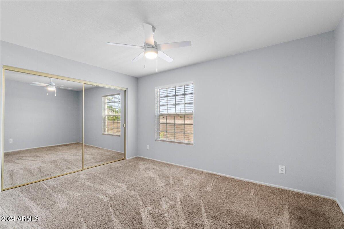 3524 W PARADISE Lane