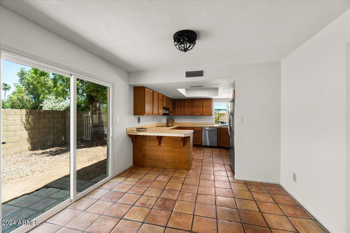 3524 W PARADISE Lane