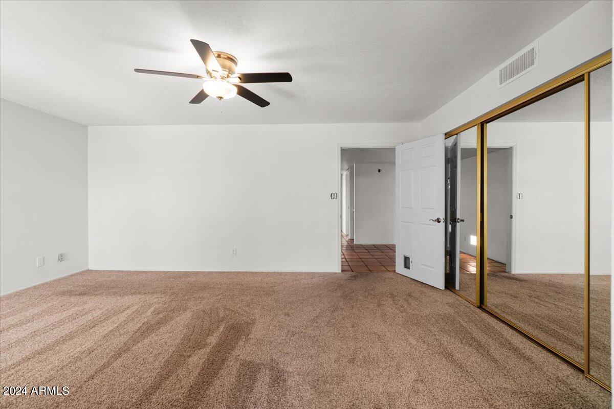 3524 W PARADISE Lane