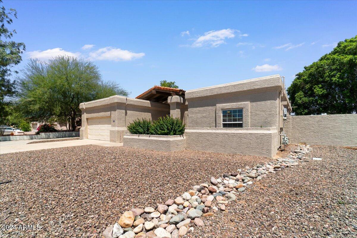 3524 W PARADISE Lane