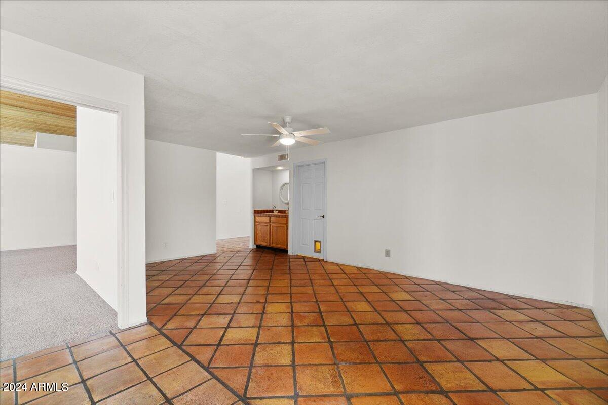 3524 W PARADISE Lane