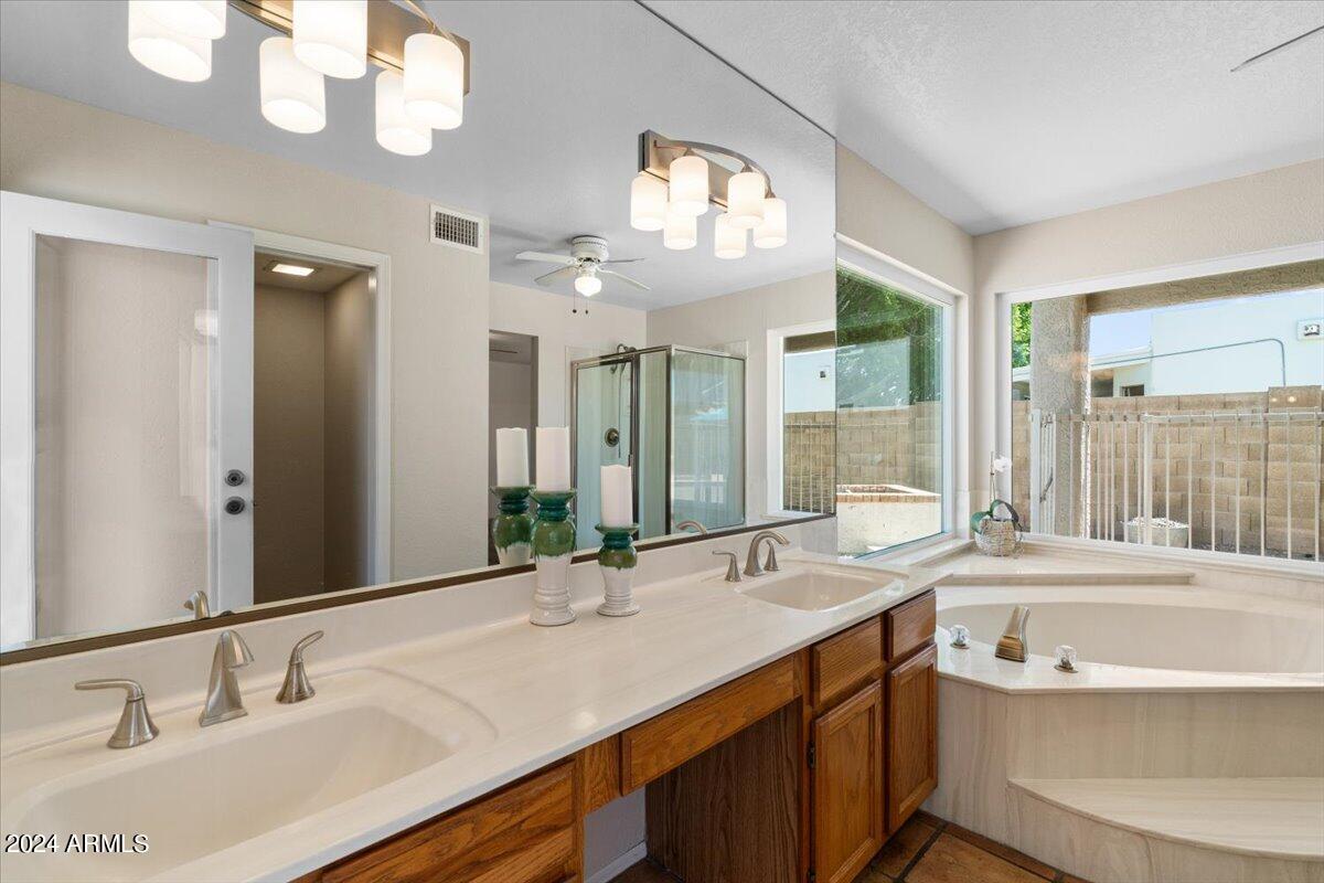 3524 W PARADISE Lane