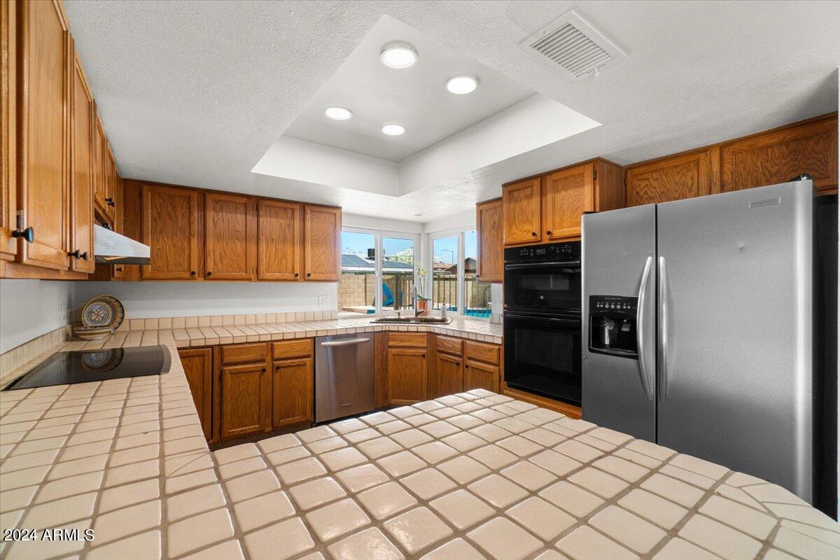 3524 W PARADISE Lane