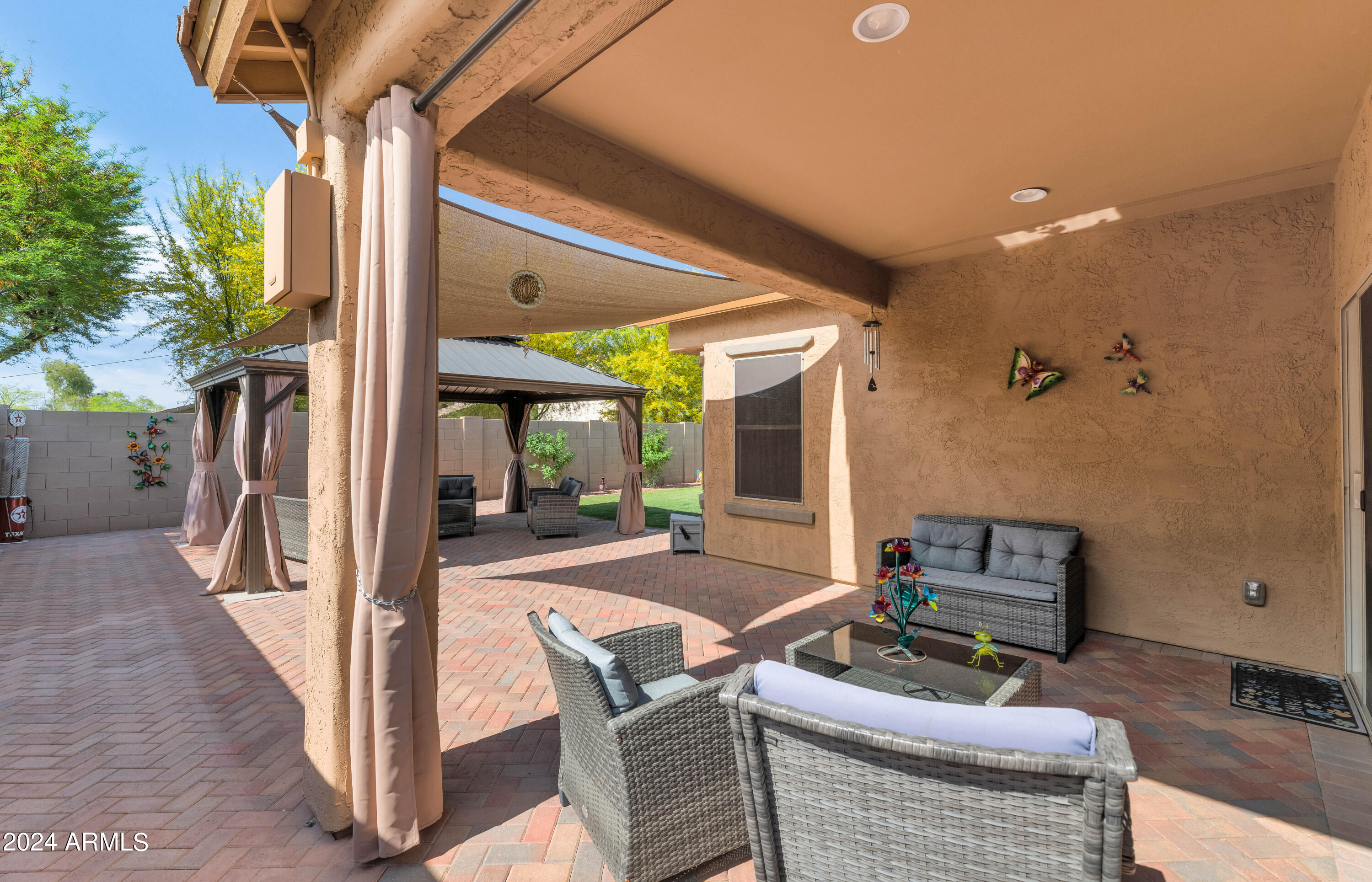 17371 W STRAIGHT ARROW Lane