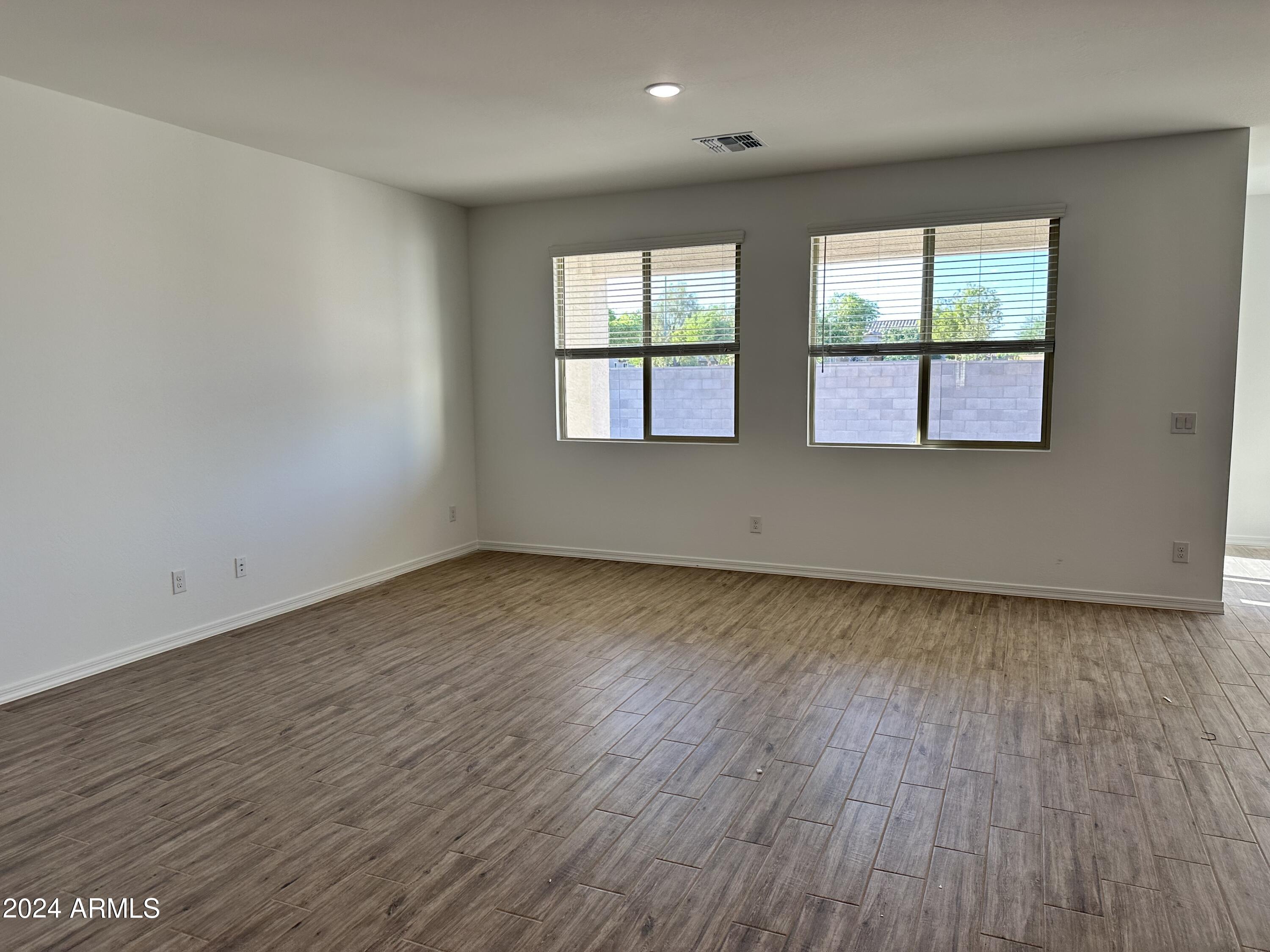 5536 W THURMAN Drive