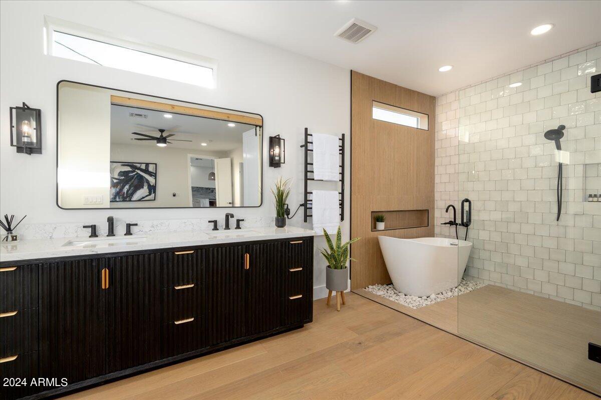 2437 E HIGHLAND Avenue