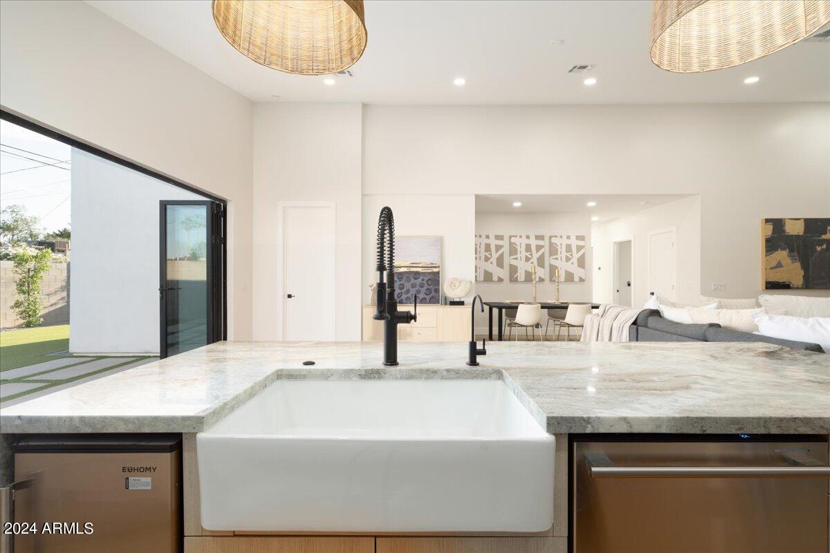 2437 E HIGHLAND Avenue