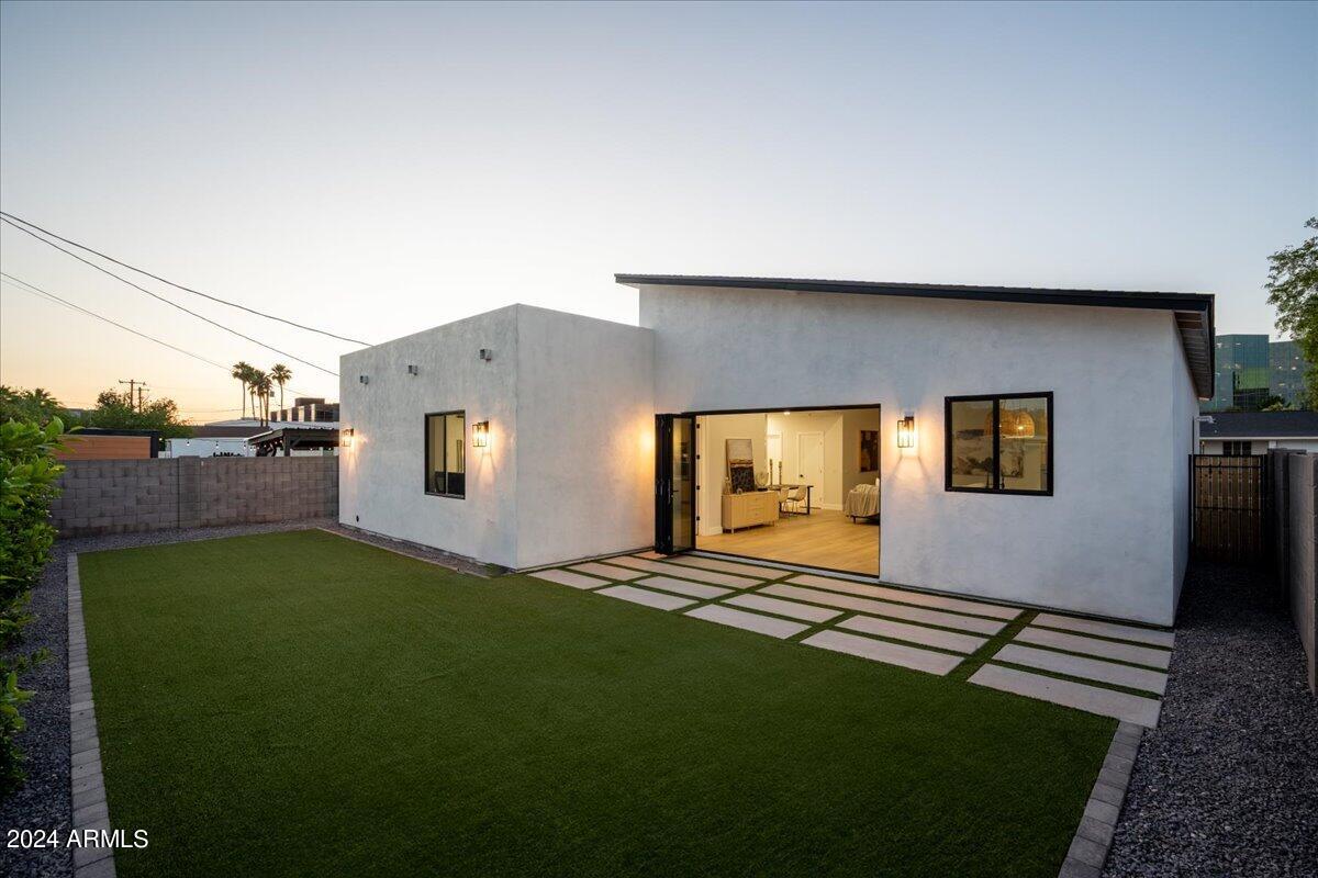 2437 E HIGHLAND Avenue