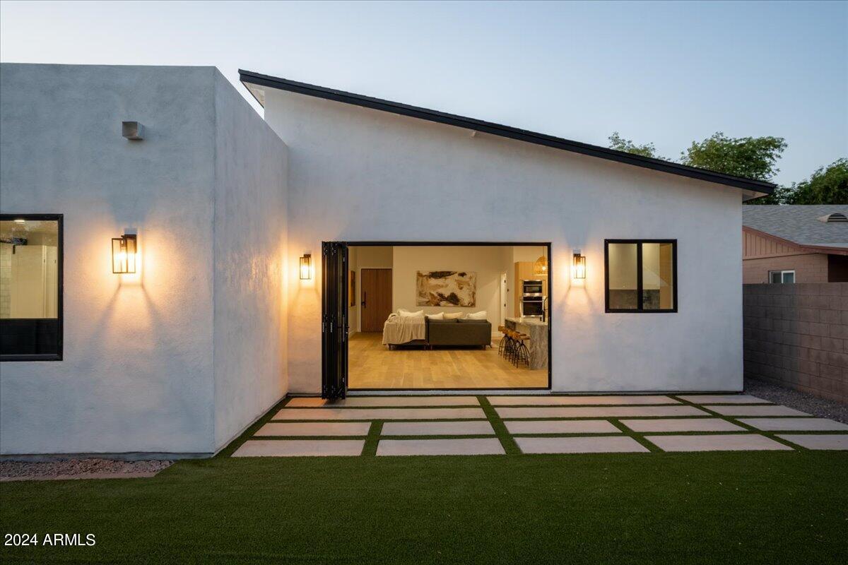 2437 E HIGHLAND Avenue