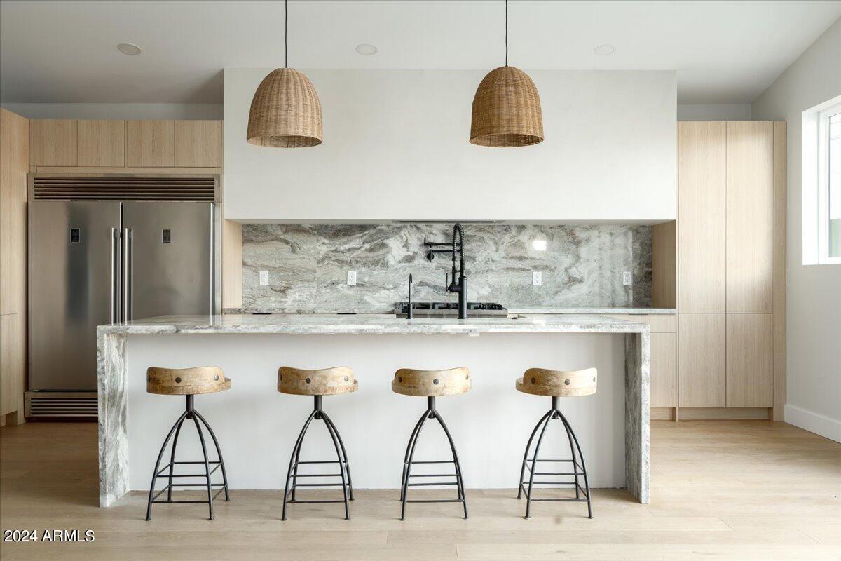 2437 E HIGHLAND Avenue