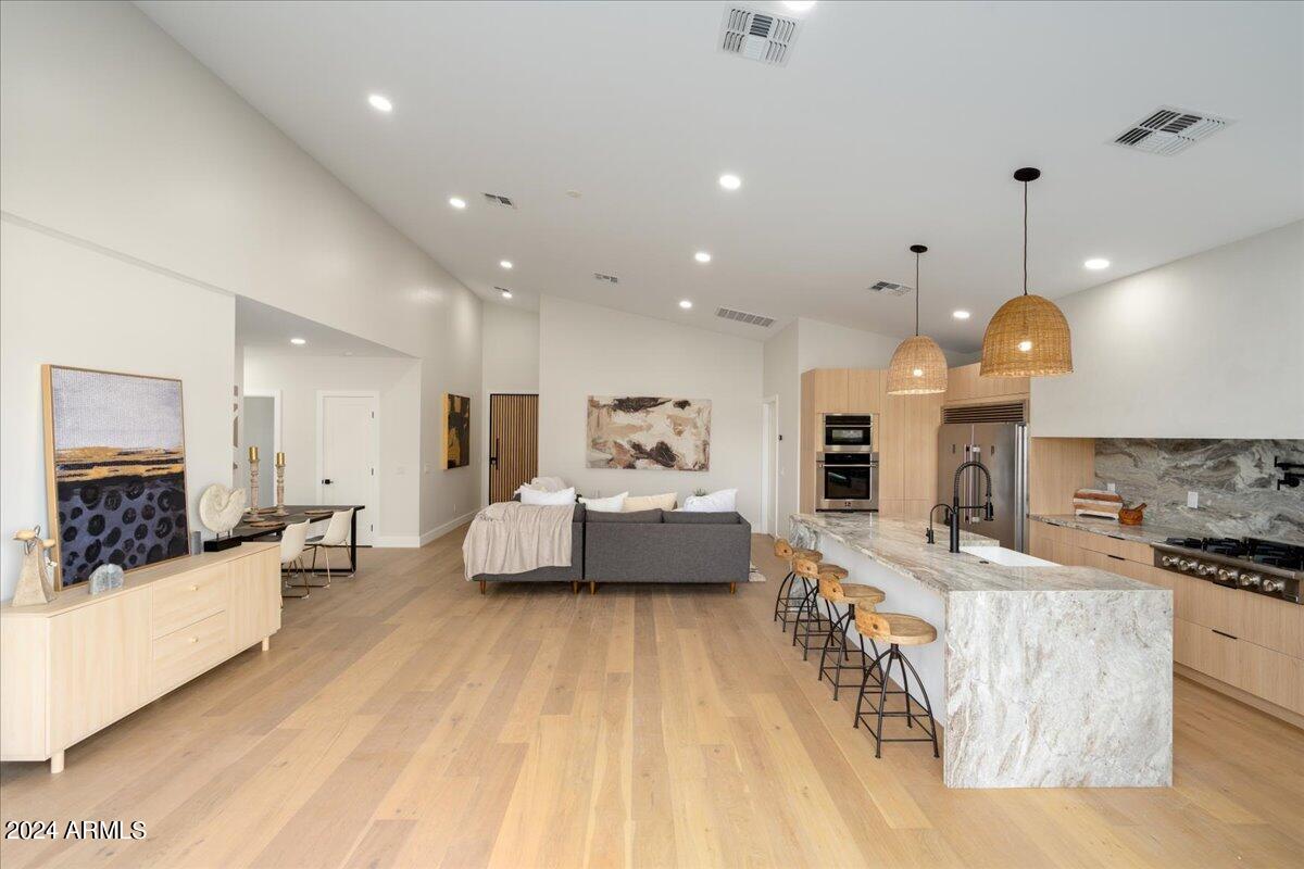 2437 E HIGHLAND Avenue