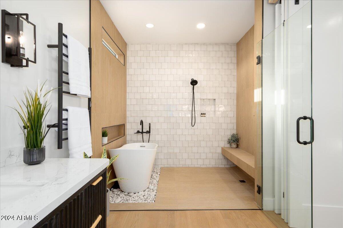 2437 E HIGHLAND Avenue