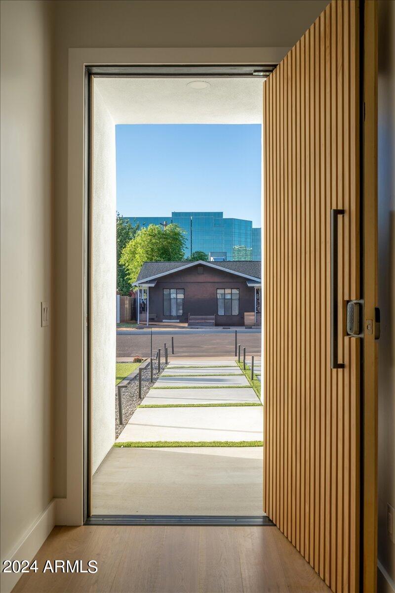 2437 E HIGHLAND Avenue