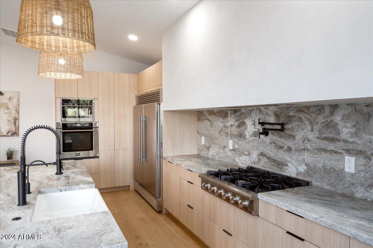 2437 E HIGHLAND Avenue