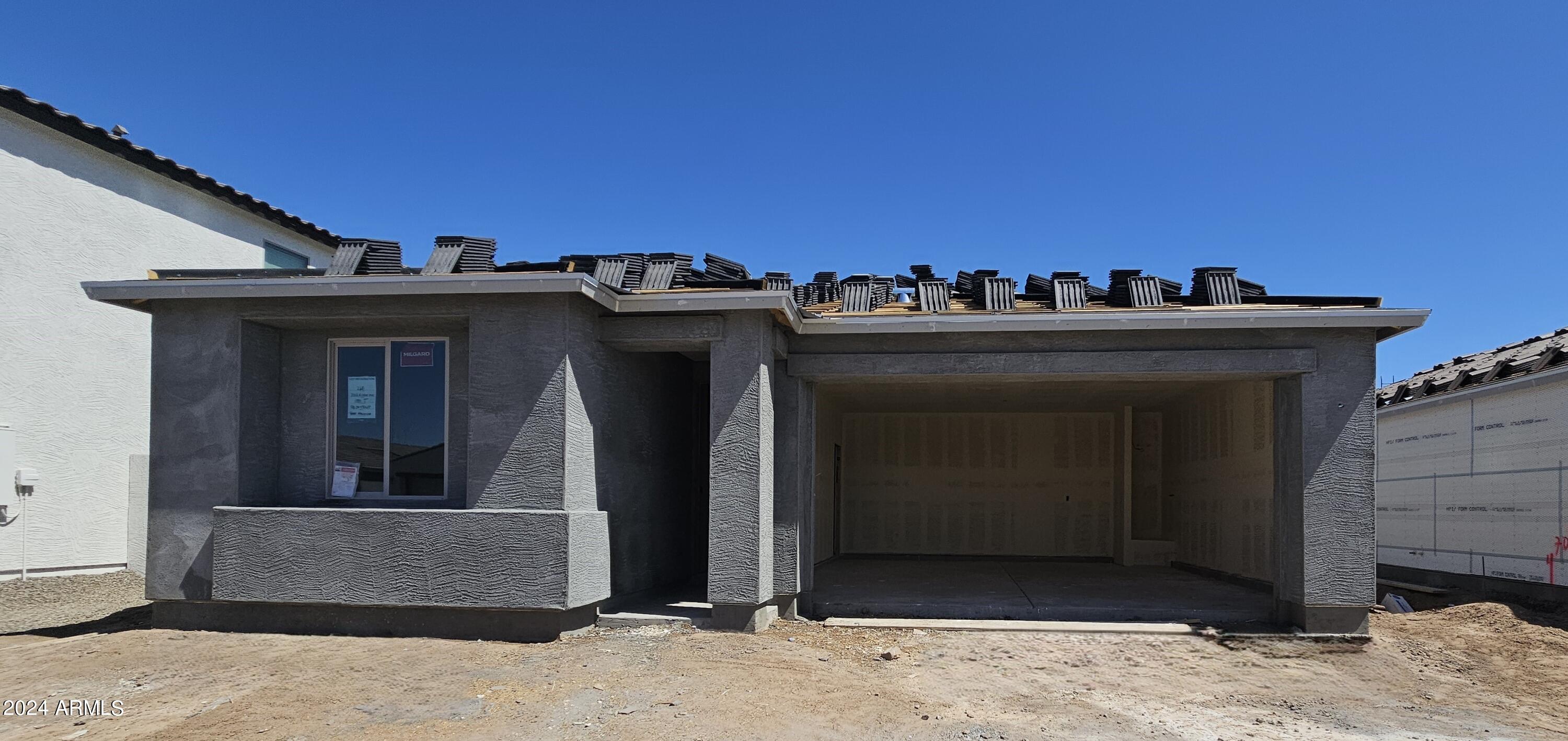 2012 E LARIAT Avenue